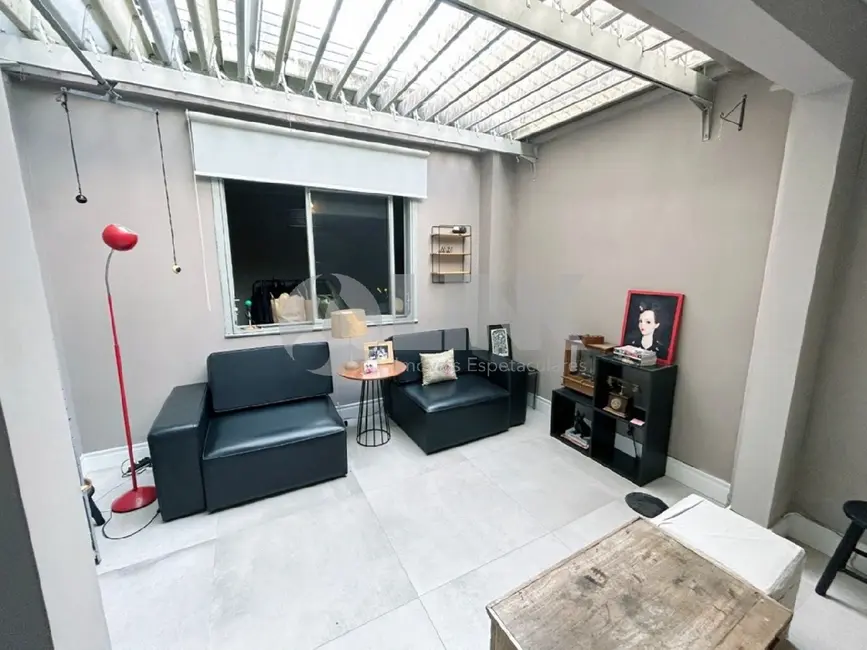 Casa com 3 quartos à venda, 174m2 em Vila Jardim, Porto Alegre - RS - imagem 5 Foto 5 de Casa com 3 quartos à venda, 174m2 em Vila Jardim, Porto Alegre - RS