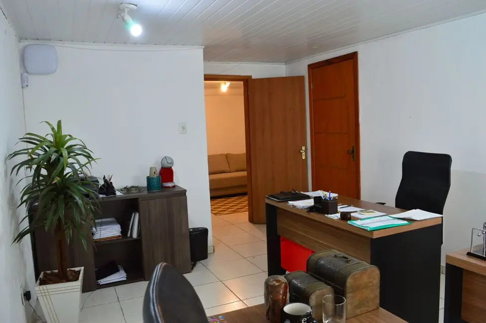 Casa com 3 quartos à venda em Azenha, Porto Alegre - RS - imagem 4 Foto 4 de Casa com 3 quartos à venda em Azenha, Porto Alegre - RS