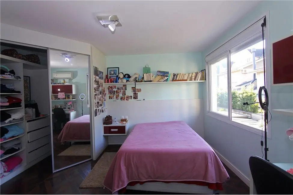 Casa com 4 quartos à venda, 447m2 em Jardim Carvalho, Porto Alegre - RS - imagem 8 Foto 8 de Casa com 4 quartos à venda, 447m2 em Jardim Carvalho, Porto Alegre - RS