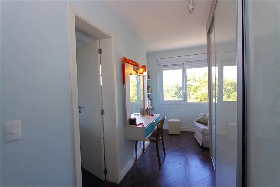 Casa com 4 quartos à venda, 447m2 em Jardim Carvalho, Porto Alegre - RS - imagem 3 Foto 3 de Casa com 4 quartos à venda, 447m2 em Jardim Carvalho, Porto Alegre - RS