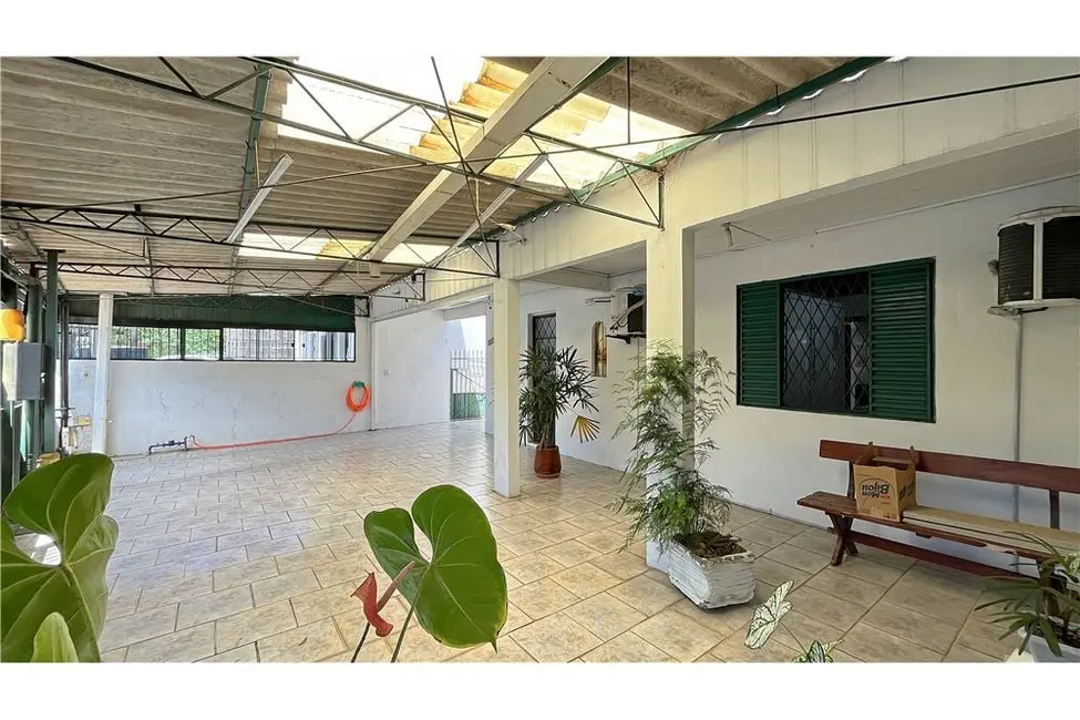 Foto 2 de Casa com 3 quartos à venda, 272m2 em Cristal, Porto Alegre - RS