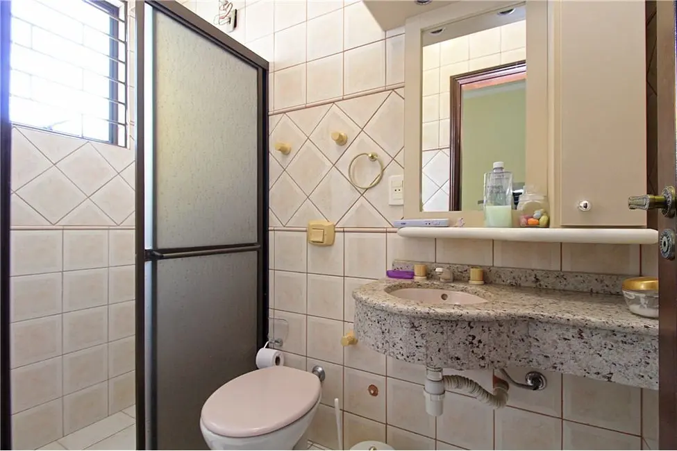 Casa com 4 quartos à venda, 271m2 em Partenon, Porto Alegre - RS - imagem 6 Foto 6 de Casa com 4 quartos à venda, 271m2 em Partenon, Porto Alegre - RS