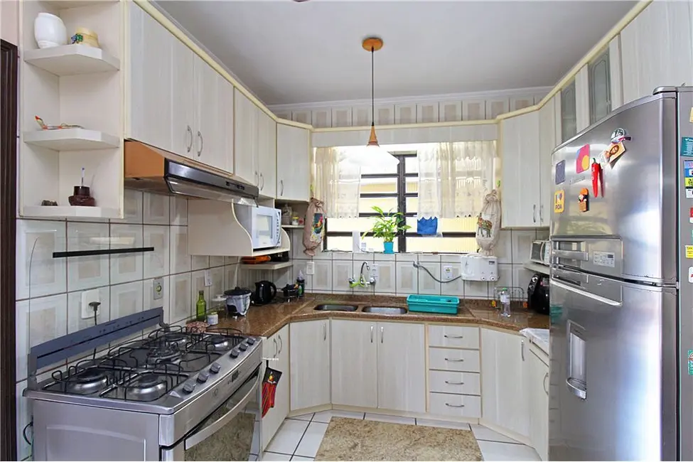 Casa com 4 quartos à venda, 271m2 em Partenon, Porto Alegre - RS - imagem 9 Foto 9 de Casa com 4 quartos à venda, 271m2 em Partenon, Porto Alegre - RS