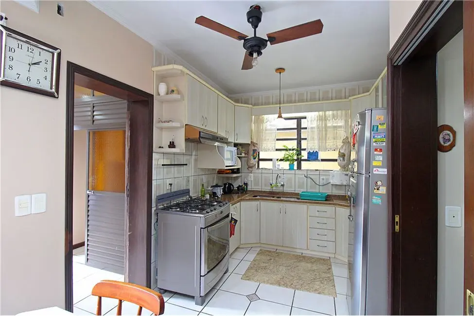 Casa com 4 quartos à venda, 271m2 em Partenon, Porto Alegre - RS - imagem 8 Foto 8 de Casa com 4 quartos à venda, 271m2 em Partenon, Porto Alegre - RS