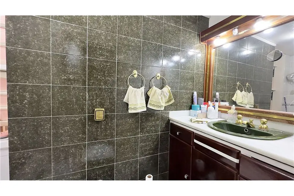 Casa com 3 quartos à venda, 300m2 em Passo da Areia, Porto Alegre - RS - imagem 7 Foto 7 de Casa com 3 quartos à venda, 300m2 em Passo da Areia, Porto Alegre - RS