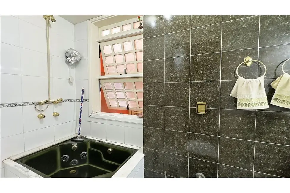 Casa com 3 quartos à venda, 300m2 em Passo da Areia, Porto Alegre - RS - imagem 8 Foto 8 de Casa com 3 quartos à venda, 300m2 em Passo da Areia, Porto Alegre - RS