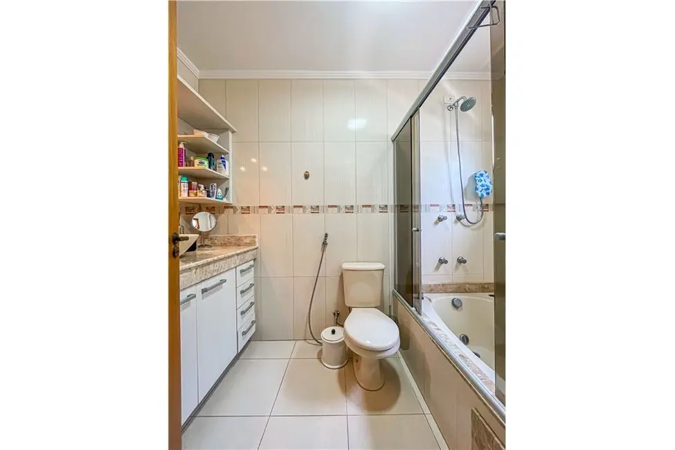 Casa com 3 quartos à venda, 182m2 em Vila Ipiranga, Porto Alegre - RS - imagem 3 Foto 3 de Casa com 3 quartos à venda, 182m2 em Vila Ipiranga, Porto Alegre - RS