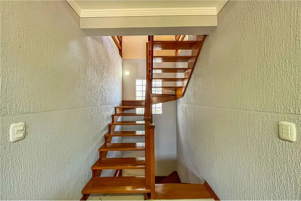 Casa com 3 quartos à venda, 182m2 em Vila Ipiranga, Porto Alegre - RS - imagem 2 Foto 2 de Casa com 3 quartos à venda, 182m2 em Vila Ipiranga, Porto Alegre - RS