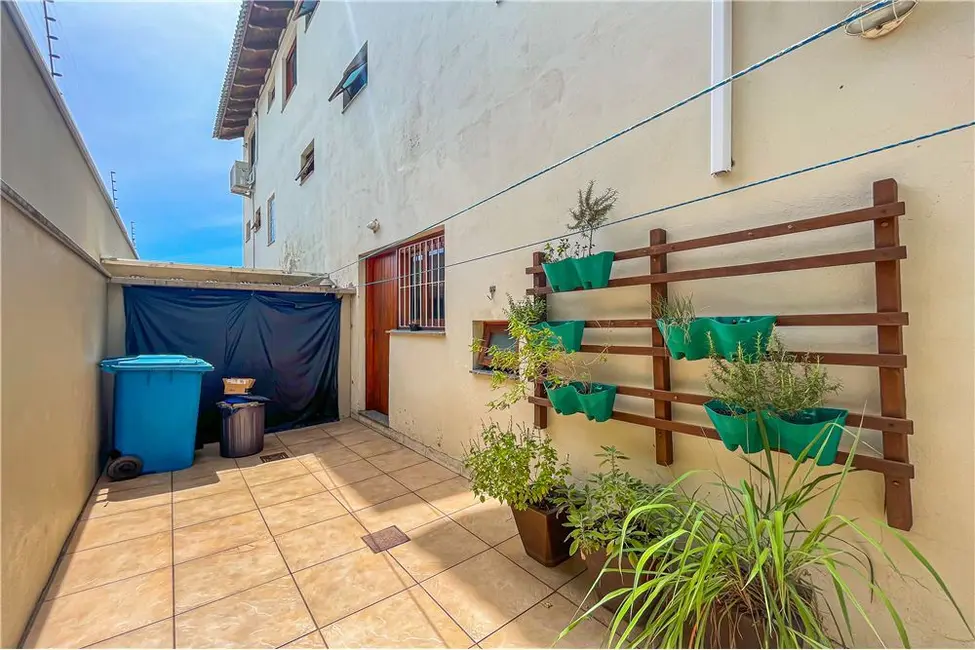 Casa com 3 quartos à venda, 182m2 em Vila Ipiranga, Porto Alegre - RS - imagem 8 Foto 8 de Casa com 3 quartos à venda, 182m2 em Vila Ipiranga, Porto Alegre - RS