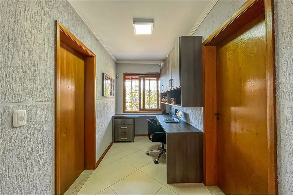 Casa com 3 quartos à venda, 182m2 em Vila Ipiranga, Porto Alegre - RS - imagem 4 Foto 4 de Casa com 3 quartos à venda, 182m2 em Vila Ipiranga, Porto Alegre - RS