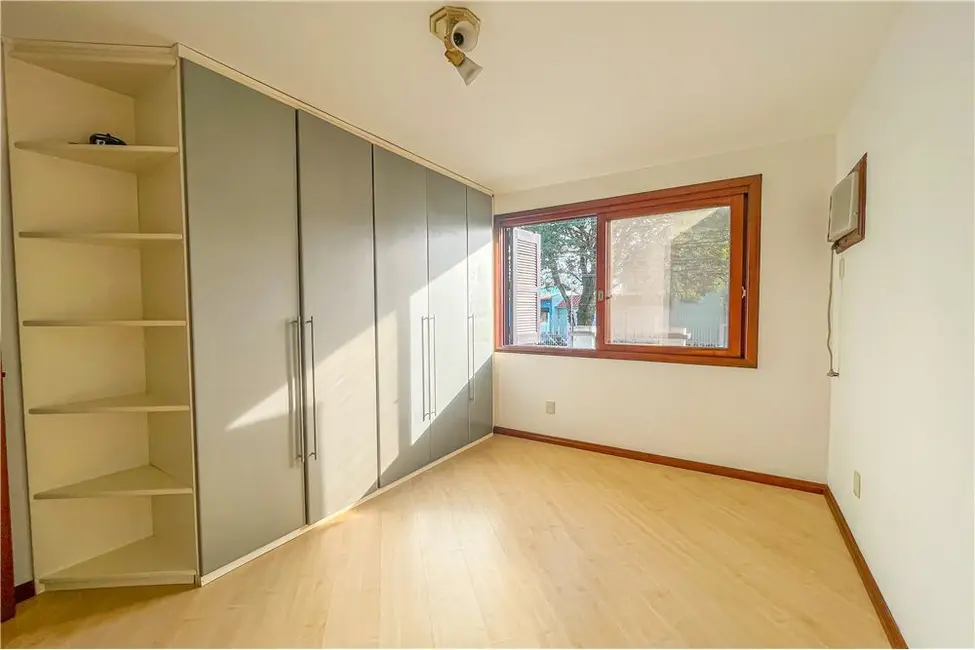 Foto 2 de Casa com 4 quartos à venda, 280m2 em Jardim Leopoldina, Porto Alegre - RS