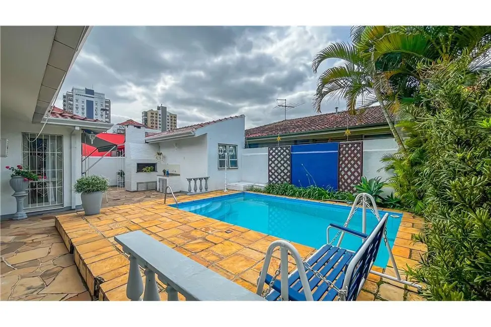 Casa com 3 quartos à venda, 202m2 em Porto Alegre - RS - imagem 7 Foto 7 de Casa com 3 quartos à venda, 202m2 em Porto Alegre - RS