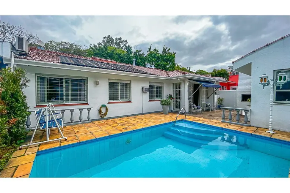 Casa com 3 quartos à venda, 202m2 em Porto Alegre - RS - imagem 9 Foto 9 de Casa com 3 quartos à venda, 202m2 em Porto Alegre - RS