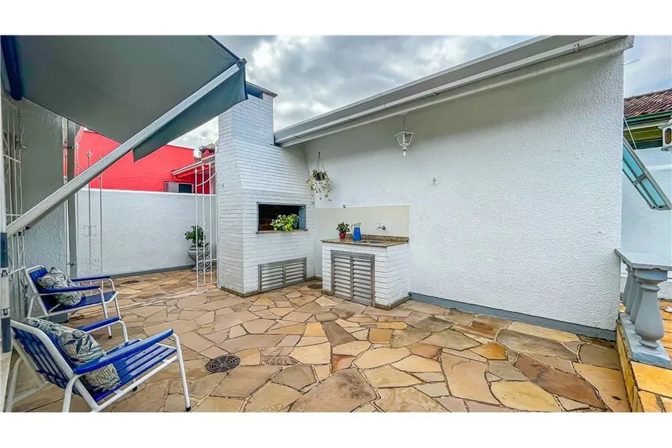 Casa com 3 quartos à venda, 202m2 em Porto Alegre - RS - imagem 5 Foto 5 de Casa com 3 quartos à venda, 202m2 em Porto Alegre - RS