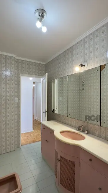 Apartamento com 3 quartos à venda, 170m2 em Centro Histórico, Porto Alegre - RS - imagem 7 Foto 7 de Apartamento com 3 quartos à venda, 170m2 em Centro Histórico, Porto Alegre - RS
