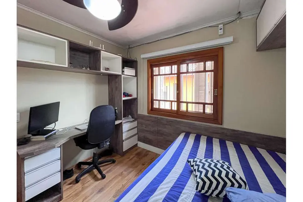 Foto 2 de Casa com 3 quartos à venda, 183m2 em Nossa Senhora das Graças, Canoas - RS