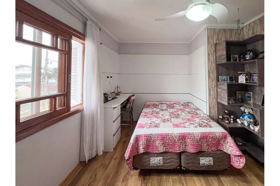 Casa com 3 quartos à venda, 183m2 em Nossa Senhora das Graças, Canoas - RS - imagem 5 Foto 5 de Casa com 3 quartos à venda, 183m2 em Nossa Senhora das Graças, Canoas - RS