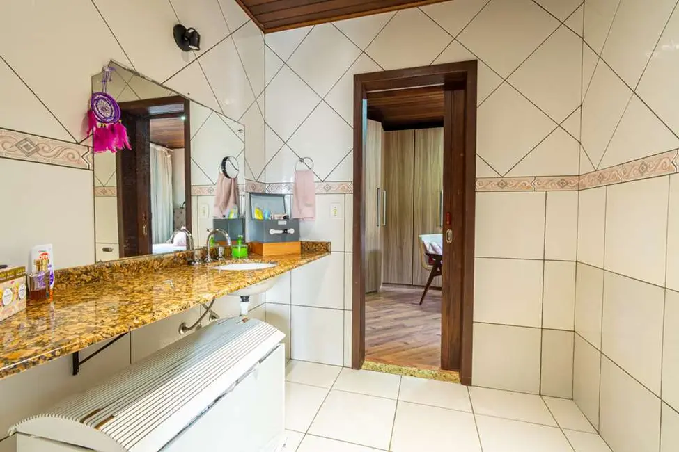 Casa com 5 quartos à venda, 170m2 em Igara, Canoas - RS - imagem 9 Foto 9 de Casa com 5 quartos à venda, 170m2 em Igara, Canoas - RS