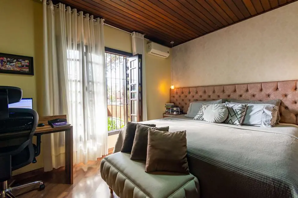 Casa com 5 quartos à venda, 170m2 em Igara, Canoas - RS - imagem 4 Foto 4 de Casa com 5 quartos à venda, 170m2 em Igara, Canoas - RS