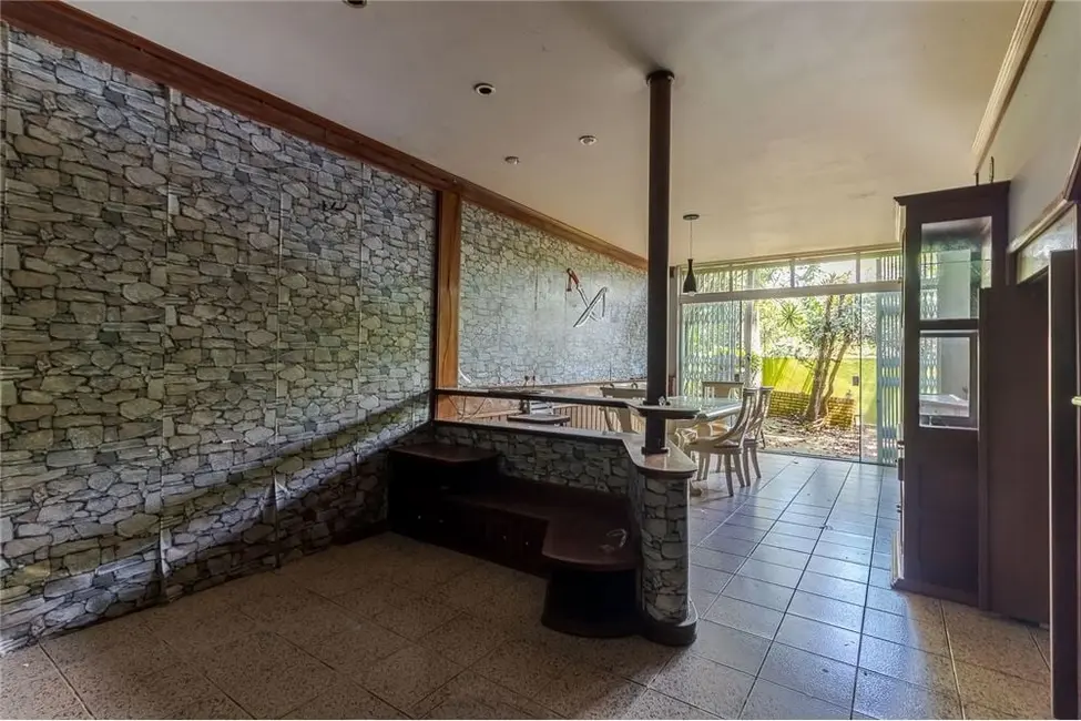 Casa com 4 quartos à venda, 320m2 em Teresópolis, Porto Alegre - RS - imagem 5 Foto 5 de Casa com 4 quartos à venda, 320m2 em Teresópolis, Porto Alegre - RS