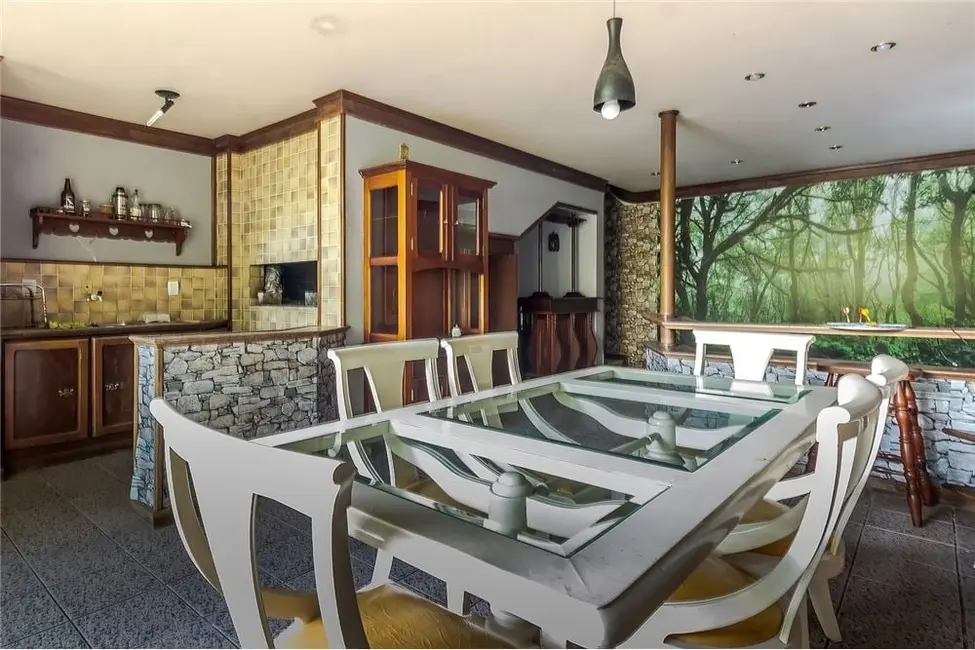Casa com 4 quartos à venda, 320m2 em Teresópolis, Porto Alegre - RS - imagem 6 Foto 6 de Casa com 4 quartos à venda, 320m2 em Teresópolis, Porto Alegre - RS