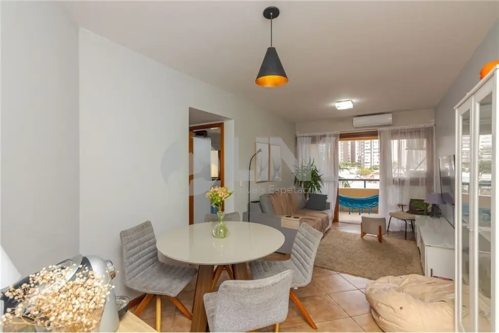 Apartamento com 2 quartos à venda, 74m2 em Praia de Belas, Porto Alegre - RS - imagem 5 Foto 5 de Apartamento com 2 quartos à venda, 74m2 em Praia de Belas, Porto Alegre - RS