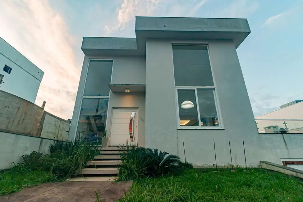 Casa com 3 quartos à venda, 380m2 em Mário Quintana, Porto Alegre - RS - imagem 3 Foto 3 de Casa com 3 quartos à venda, 380m2 em Mário Quintana, Porto Alegre - RS