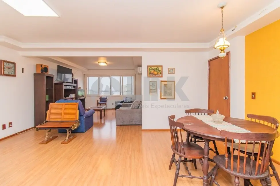 Apartamento com 3 quartos à venda, 165m2 em Moinhos de Vento, Porto Alegre - RS - imagem 4 Foto 4 de Apartamento com 3 quartos à venda, 165m2 em Moinhos de Vento, Porto Alegre - RS