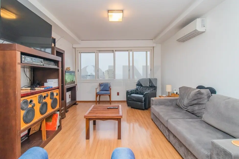 Apartamento com 3 quartos à venda, 165m2 em Moinhos de Vento, Porto Alegre - RS - imagem 3 Foto 3 de Apartamento com 3 quartos à venda, 165m2 em Moinhos de Vento, Porto Alegre - RS