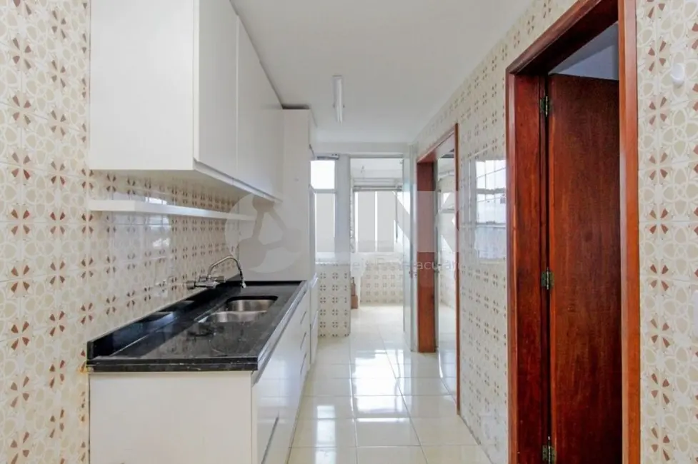 Apartamento com 3 quartos à venda, 165m2 em Moinhos de Vento, Porto Alegre - RS - imagem 8 Foto 8 de Apartamento com 3 quartos à venda, 165m2 em Moinhos de Vento, Porto Alegre - RS