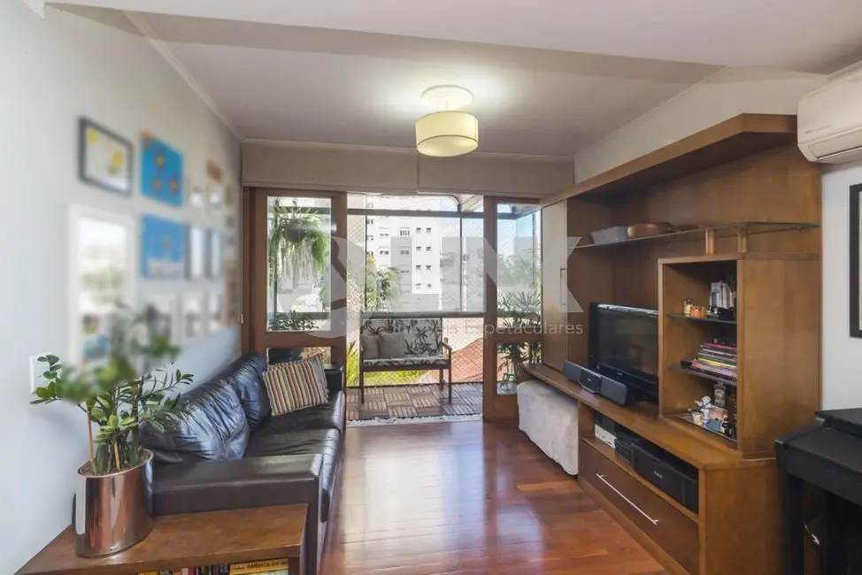 Apartamento com 3 quartos à venda, 110m2 em Moinhos de Vento, Porto Alegre - RS - imagem 4 Foto 4 de Apartamento com 3 quartos à venda, 110m2 em Moinhos de Vento, Porto Alegre - RS