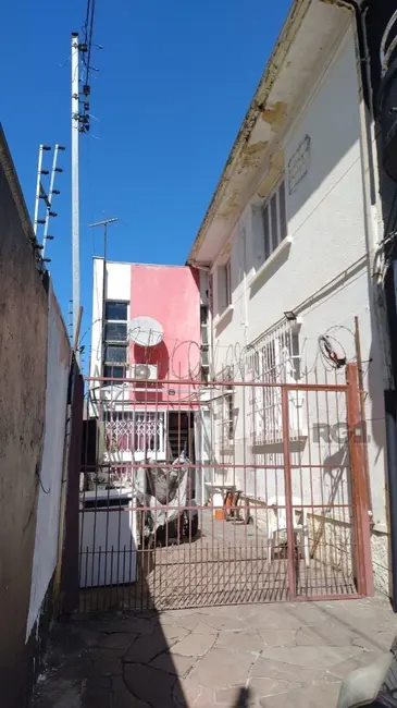 Casa com 5 quartos à venda, 200m2 em Azenha, Porto Alegre - RS - imagem 3 Foto 3 de Casa com 5 quartos à venda, 200m2 em Azenha, Porto Alegre - RS