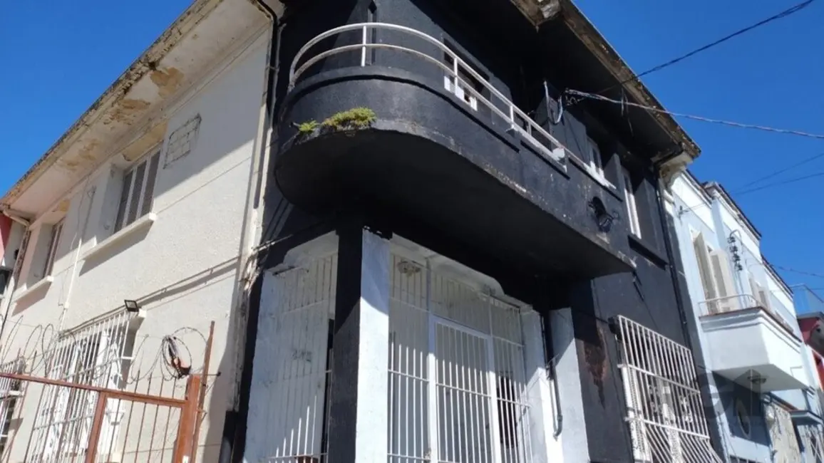 Foto 2 de Casa com 5 quartos à venda, 200m2 em Azenha, Porto Alegre - RS
