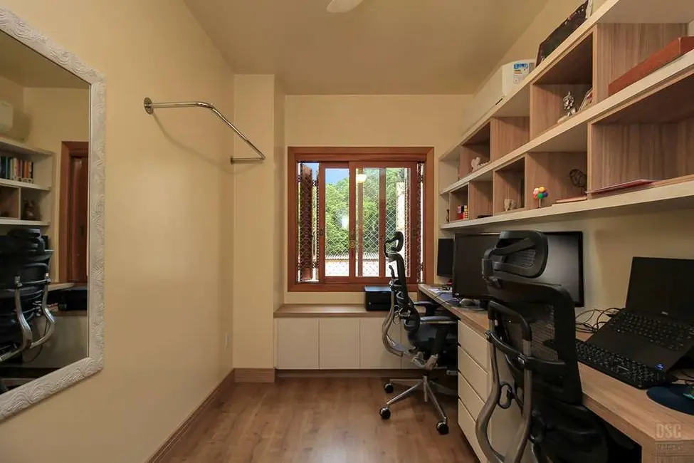 Casa com 3 quartos à venda, 167m2 em Espírito Santo, Porto Alegre - RS - imagem 2 Foto 2 de Casa com 3 quartos à venda, 167m2 em Espírito Santo, Porto Alegre - RS