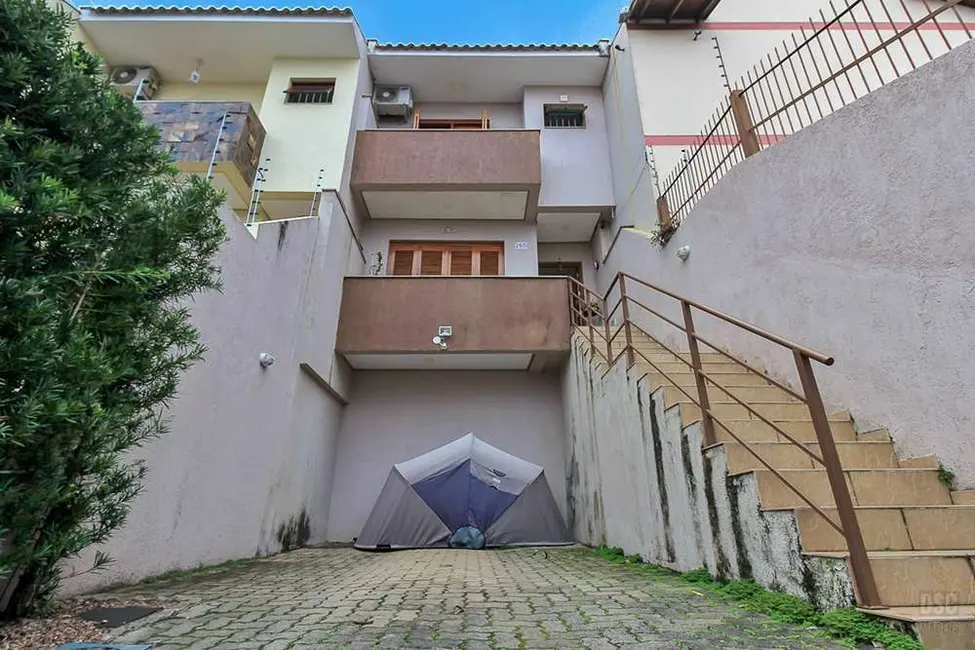 Casa com 3 quartos à venda, 167m2 em Espírito Santo, Porto Alegre - RS - imagem 4 Foto 4 de Casa com 3 quartos à venda, 167m2 em Espírito Santo, Porto Alegre - RS