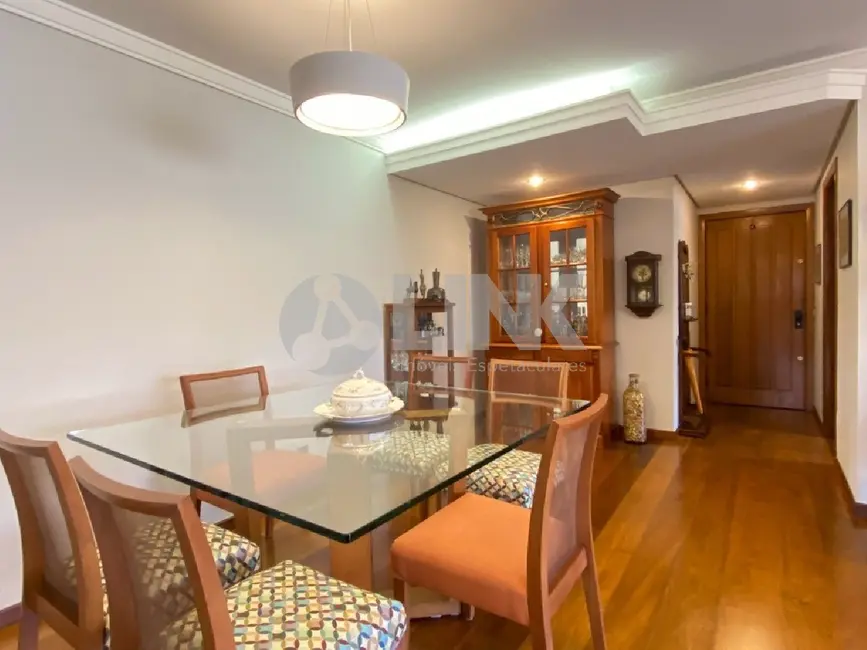 Apartamento com 3 quartos à venda, 141m2 em Moinhos de Vento, Porto Alegre - RS - imagem 9 Foto 9 de Apartamento com 3 quartos à venda, 141m2 em Moinhos de Vento, Porto Alegre - RS
