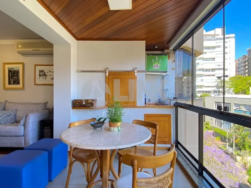 Apartamento com 3 quartos à venda, 141m2 em Moinhos de Vento, Porto Alegre - RS - imagem 5 Foto 5 de Apartamento com 3 quartos à venda, 141m2 em Moinhos de Vento, Porto Alegre - RS