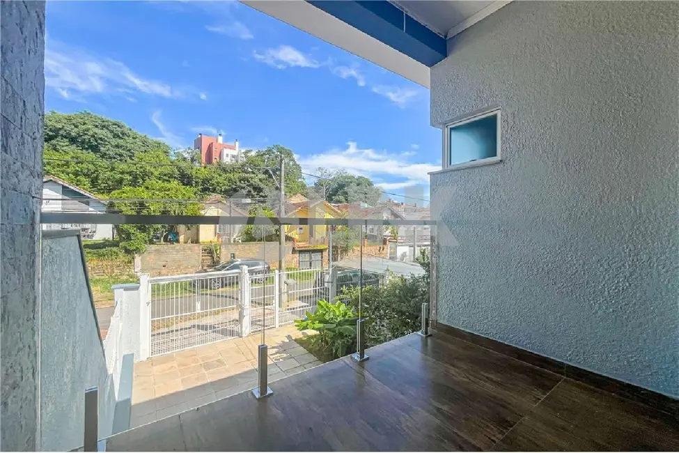 Casa com 3 quartos à venda, 240m2 em Jardim Sabará, Porto Alegre - RS - imagem 6 Foto 6 de Casa com 3 quartos à venda, 240m2 em Jardim Sabará, Porto Alegre - RS