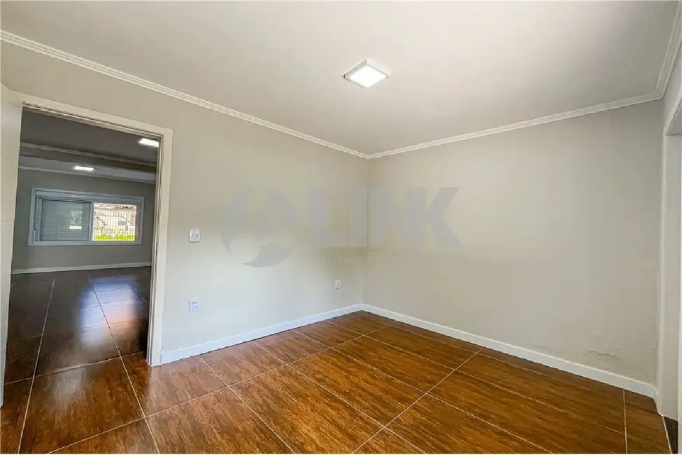 Casa com 3 quartos à venda, 240m2 em Jardim Sabará, Porto Alegre - RS - imagem 8 Foto 8 de Casa com 3 quartos à venda, 240m2 em Jardim Sabará, Porto Alegre - RS