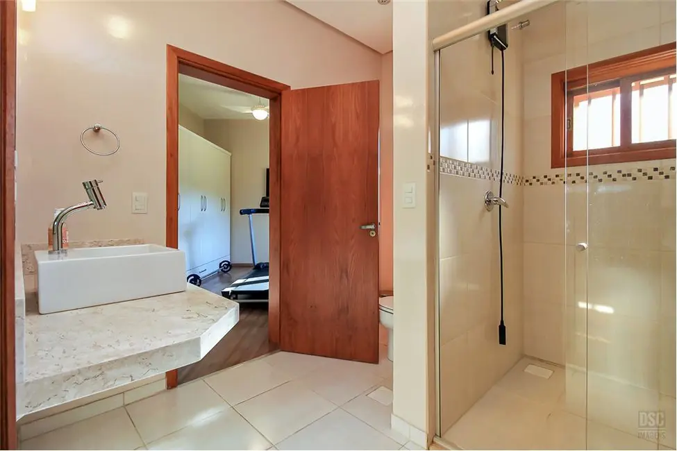 Casa com 4 quartos à venda, 53m2 em Teresópolis, Porto Alegre - RS - imagem 2 Foto 2 de Casa com 4 quartos à venda, 53m2 em Teresópolis, Porto Alegre - RS