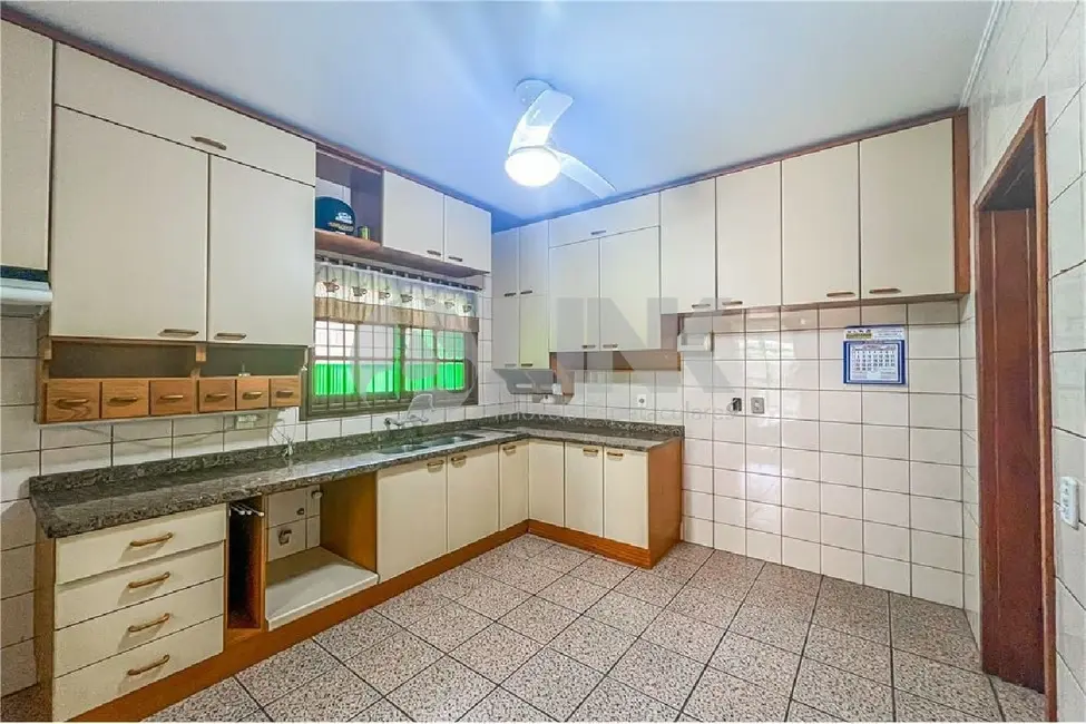 Casa com 4 quartos à venda, 224m2 em Vila Ipiranga, Porto Alegre - RS - imagem 7 Foto 7 de Casa com 4 quartos à venda, 224m2 em Vila Ipiranga, Porto Alegre - RS