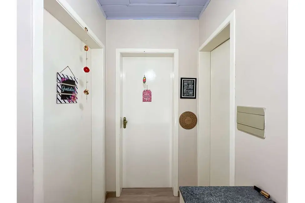 Casa com 2 quartos à venda, 76m2 em Nossa Senhora das Graças, Canoas - RS - imagem 6 Foto 6 de Casa com 2 quartos à venda, 76m2 em Nossa Senhora das Graças, Canoas - RS