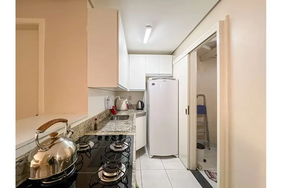 Casa com 2 quartos à venda, 76m2 em Nossa Senhora das Graças, Canoas - RS - imagem 4 Foto 4 de Casa com 2 quartos à venda, 76m2 em Nossa Senhora das Graças, Canoas - RS