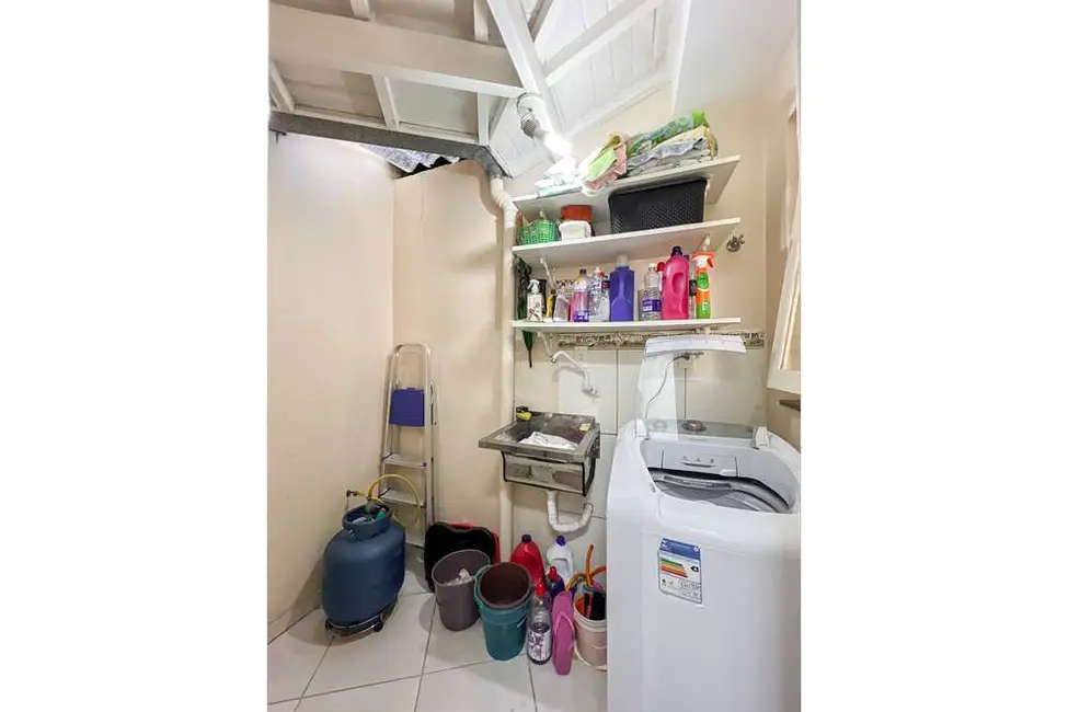 Casa com 2 quartos à venda, 76m2 em Nossa Senhora das Graças, Canoas - RS - imagem 5 Foto 5 de Casa com 2 quartos à venda, 76m2 em Nossa Senhora das Graças, Canoas - RS