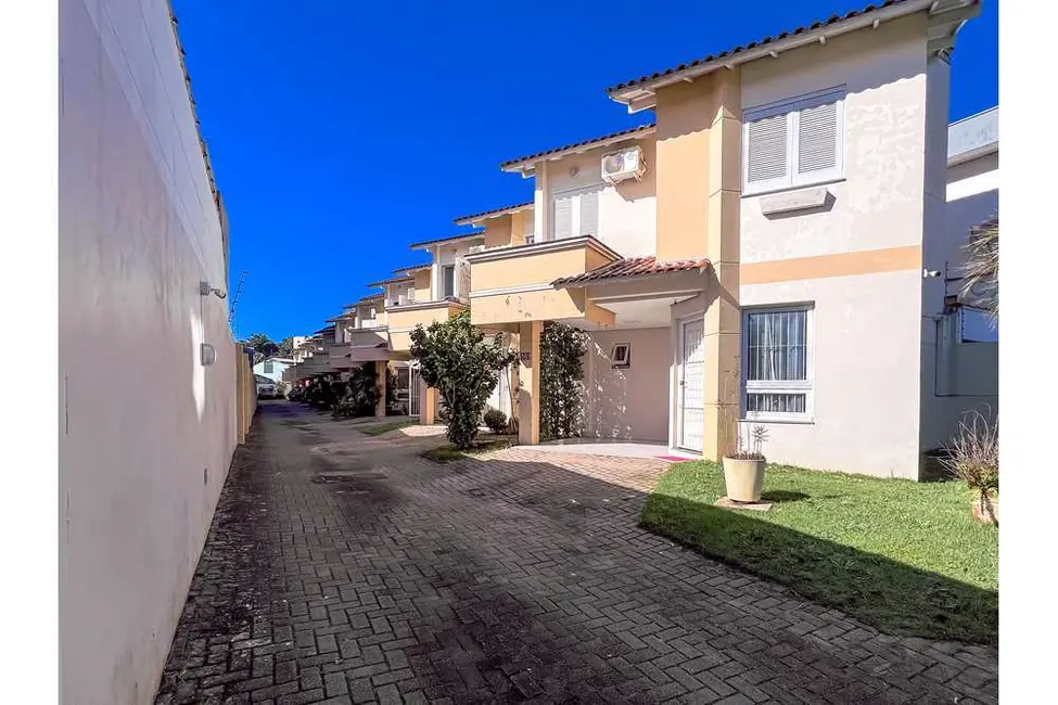 Casa com 2 quartos à venda, 76m2 em Nossa Senhora das Graças, Canoas - RS - imagem 1 Foto 1 de Casa com 2 quartos à venda, 76m2 em Nossa Senhora das Graças, Canoas - RS