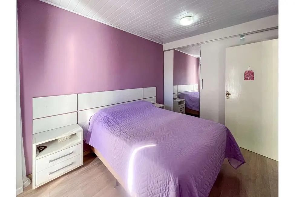 Casa com 2 quartos à venda, 76m2 em Nossa Senhora das Graças, Canoas - RS - imagem 2 Foto 2 de Casa com 2 quartos à venda, 76m2 em Nossa Senhora das Graças, Canoas - RS
