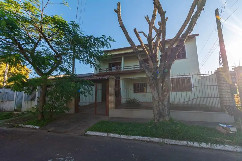 Casa com 4 quartos à venda, 226m2 em Igara, Canoas - RS - imagem 3 Foto 3 de Casa com 4 quartos à venda, 226m2 em Igara, Canoas - RS