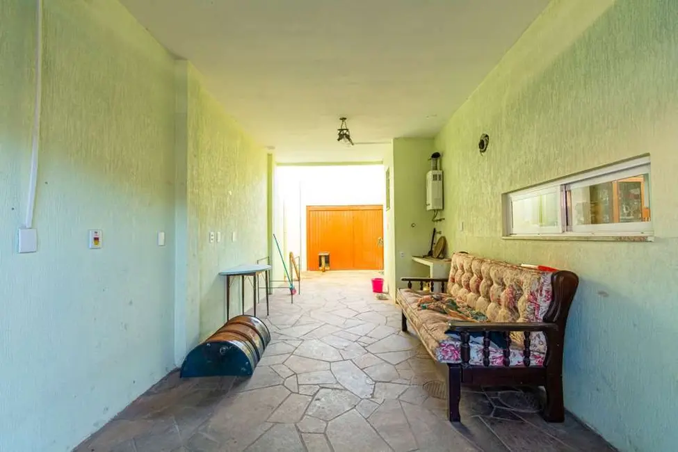 Casa com 4 quartos à venda, 226m2 em Igara, Canoas - RS - imagem 8 Foto 8 de Casa com 4 quartos à venda, 226m2 em Igara, Canoas - RS
