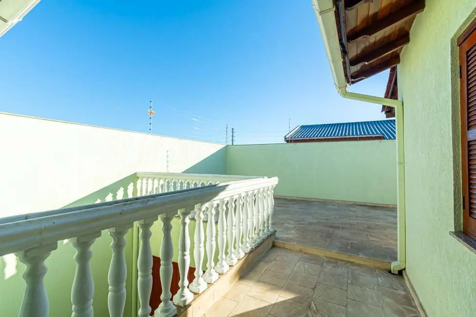 Casa com 4 quartos à venda, 226m2 em Igara, Canoas - RS - imagem 5 Foto 5 de Casa com 4 quartos à venda, 226m2 em Igara, Canoas - RS