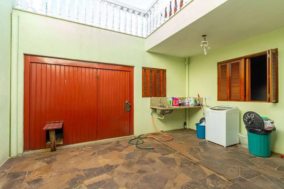 Casa com 4 quartos à venda, 226m2 em Igara, Canoas - RS - imagem 4 Foto 4 de Casa com 4 quartos à venda, 226m2 em Igara, Canoas - RS